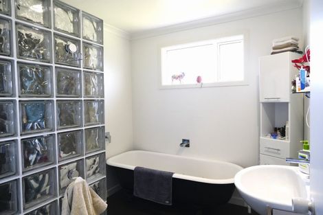 Photo of property in 10 Kew Place, Richmond Heights, Taupo, 3330