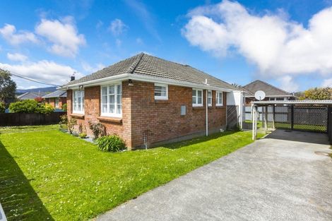 Photo of property in 2 Hazel Street, Ebdentown, Upper Hutt, 5018