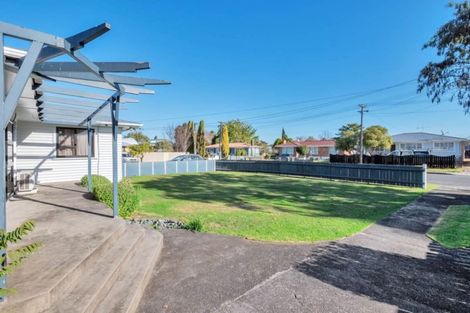 Photo of property in 12 Salas Place, Papakura, 2110