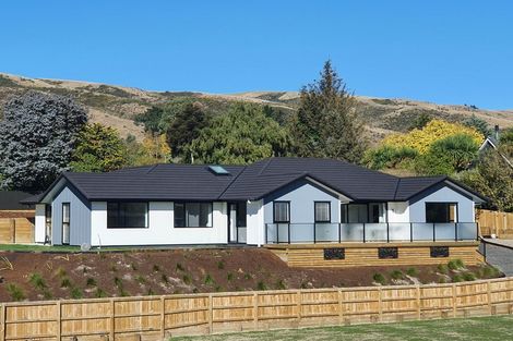 Photo of property in 16 Caernarvon Street, Allanton, Mosgiel, 9092