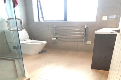 Photo of property in 8a Maunder Place, New Lynn, Auckland, 0600