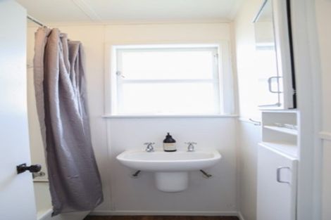 Photo of property in 33 Te Rangitautahanga Road, Turangi, 3334