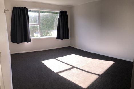 Photo of property in 34 Miles Crescent, Newlands, Wellington, 6037