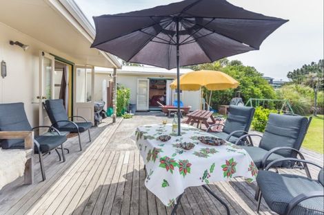 Photo of property in 128 Rua Avenue, Waitarere Beach, Levin, 5510