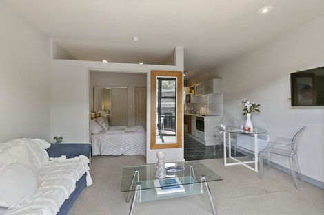 Photo of property in Atrium Towers, 1q/154 The Terrace, Wellington Central, Wellington, 6011