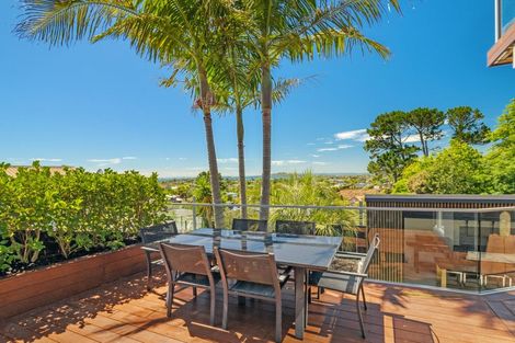 Photo of property in 282 Glamorgan Drive, Northcross, Auckland, 0630