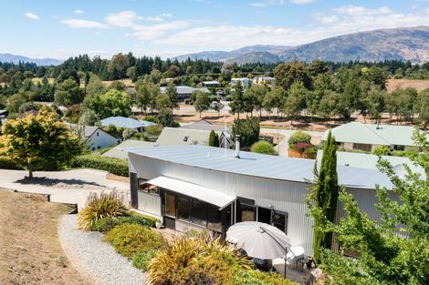 Photo of property in 16 Plantation Road, Wanaka, 9305