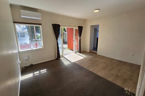 Photo of property in 1 Lauderdale Road, Birkdale, Auckland, 0626