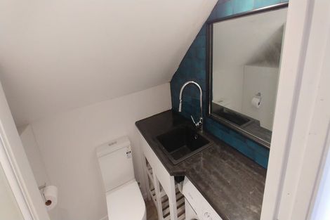 Photo of property in 102 Parkvale Road, Karori, Wellington, 6012