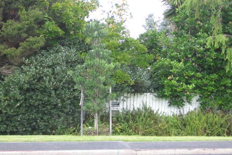 Photo of property in 214 East Coast Road, Forrest Hill, Auckland, 0620