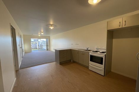 Photo of property in 1/242 Great North Road, Henderson, Auckland, 0612
