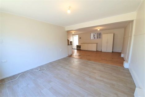 Photo of property in 28 Easton Park Parade, Glenfield, Auckland, 0629