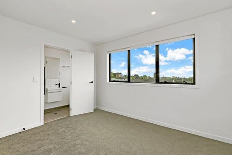 Photo of property in 22 Whanui Place, Mangere Bridge, Auckland, 2022