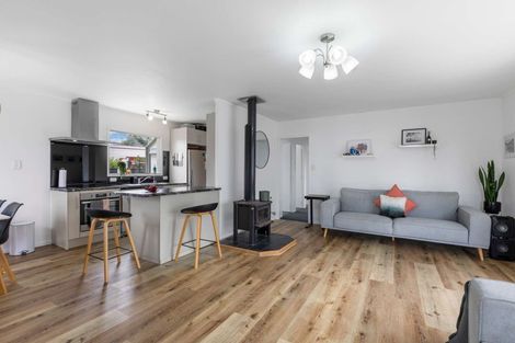 Photo of property in 22 Edgewater Parade, Waiuku, 2123