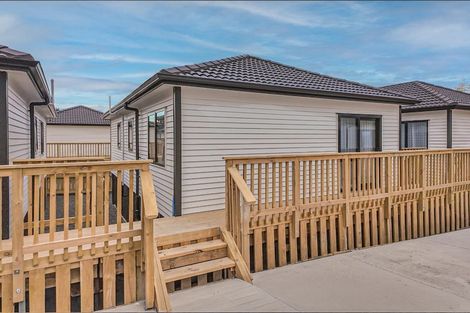 Photo of property in 17 Lane Road, Weymouth, Auckland, 2103