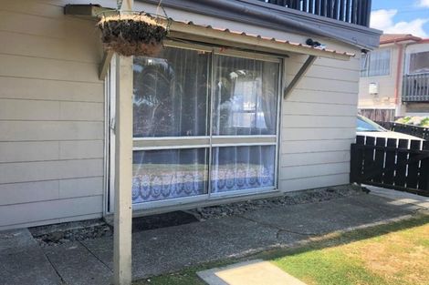 Photo of property in 37 Triangle Road, Massey, Auckland, 0614