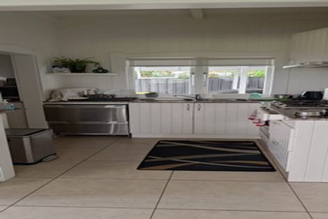 Photo of property in 105 Archibald Road, Kelston, Auckland, 0602