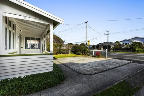 Photo of property in 25 Paynters Avenue, Strandon, New Plymouth, 4312