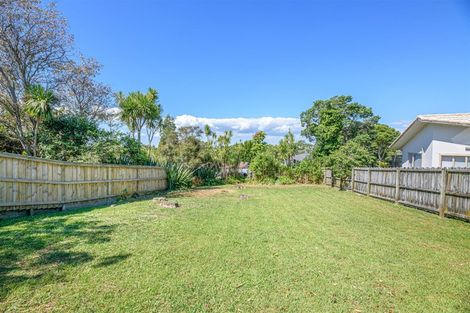Photo of property in 114 Woodglen Road, Glen Eden, Auckland, 0602