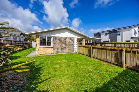 Photo of property in 11 Blanes Road, Weymouth, Auckland, 2103