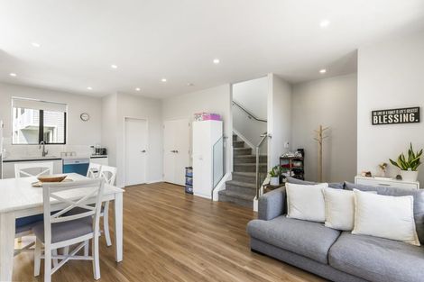 Photo of property in 423 Glenfield Road, Glenfield, Auckland, 0629