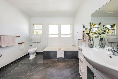 Photo of property in 3 Halberg Street, Papakura, 2110