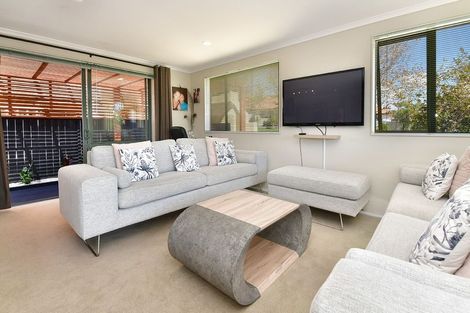 Photo of property in 11 Parkwood Crescent, Gulf Harbour, Whangaparaoa, 0930
