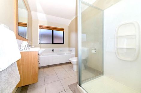 Photo of property in 20 Coachman Drive, Flat Bush, Auckland, 2016