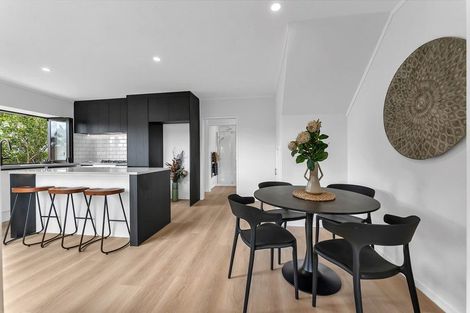 Photo of property in 12 Cleve Road, Green Bay, Auckland, 0604