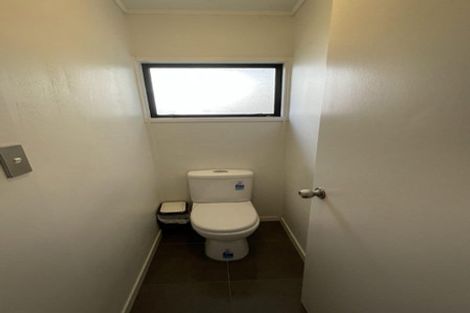 Photo of property in 4 Luxor Place, Massey, Auckland, 0614