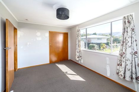 Photo of property in 6 Farrier Grove, Featherston, 5710