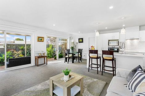 Photo of property in 10 Waitaha Close, Orewa, 0931