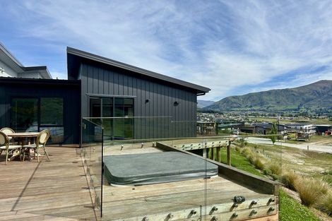 Photo of property in 13 Akitu Rise, Wanaka, 9305