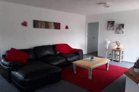 Photo of property in 77 Pasadena Crescent, Totara Park, Upper Hutt, 5018