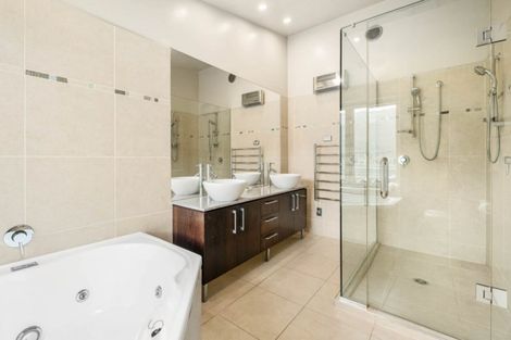 Photo of property in Lakeview Heights, 3/124 Lismore Street, Wanaka, 9305