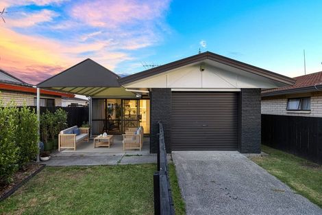 Photo of property in 2/3 Centreway Road, Orewa, 0931