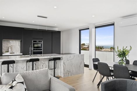 Photo of property in 11a Montgomery Avenue, Rothesay Bay, Auckland, 0630