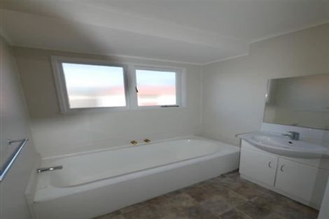 Photo of property in 24 Callis Avenue, Opaheke, Papakura, 2113