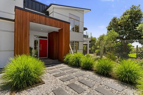 Photo of property in 155 Field Way, Waikanae Beach, Waikanae, 5036