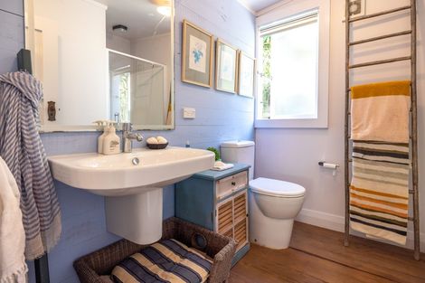 Photo of property in 24 Miro Road, Palm Beach, Waiheke Island, 1081