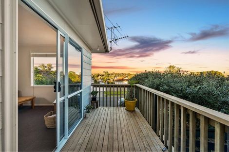 Photo of property in 1/30 Elizabeth Drive, West Harbour, Auckland, 0618