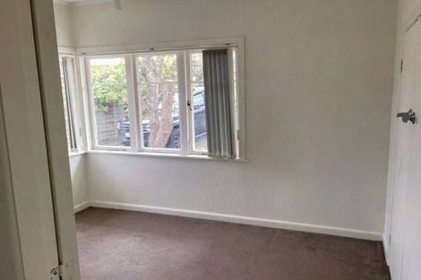 Photo of property in 2 Wyoming Avenue, Murrays Bay, Auckland, 0630