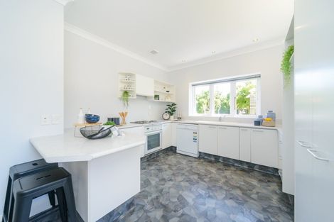 Photo of property in 35 Florence Avenue, Palmerston North, 4414