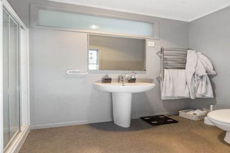 Photo of property in 24 Springtime Crescent, Stanmore Bay, Whangaparaoa, 0932