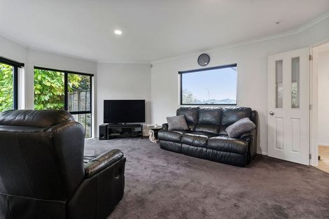 Photo of property in 25 Black Teal Close, Unsworth Heights, Auckland, 0632