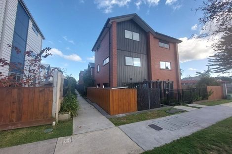 Photo of property in 8/10 Yeovil Road, Te Atatu Peninsula, Auckland, 0610