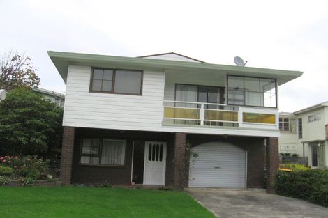 Photo of property in 32 Collins Avenue, Tawa, Wellington, 5028