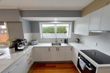 Photo of property in 8 Riversdale Drive, Merrilands, New Plymouth, 4312