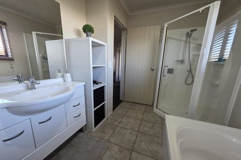 Photo of property in 10 Great West Road, Matipo Heights, Rotorua, 3015