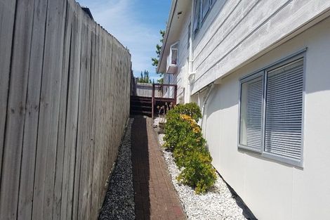 Photo of property in 38 Deverell Place, Northcross, Auckland, 0632